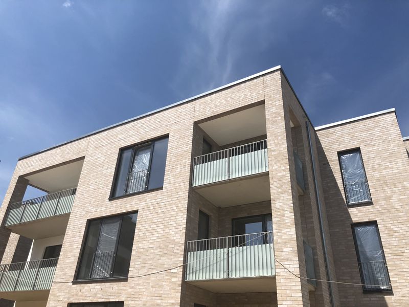 Moderne 2-Zimmer-Wohnung mit Balkon und EBK in Reinbek